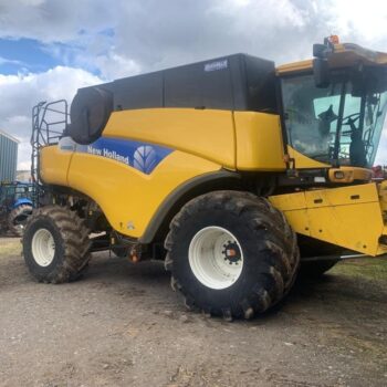 New Holland CR9080 Combine Harvester