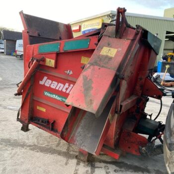 Jeantil P2800 mounted Bale Spreader