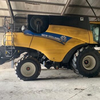 New Holland CR9080 Combine Harvester