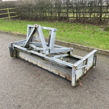 MX Galvanised Yard Scraper