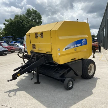 New Holland BR560A Round Baler