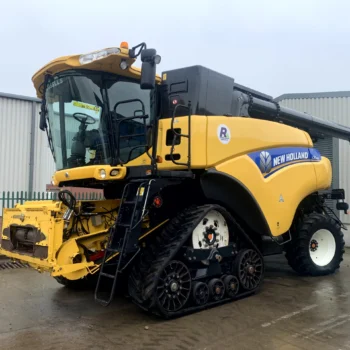 New Holland CR8080 Combine Harvester