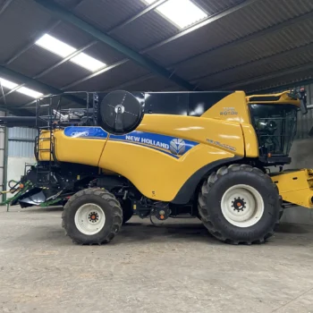 New Holland CR8.90 Combine Harvester
