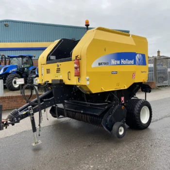 New Holland BR7060 Round Baler