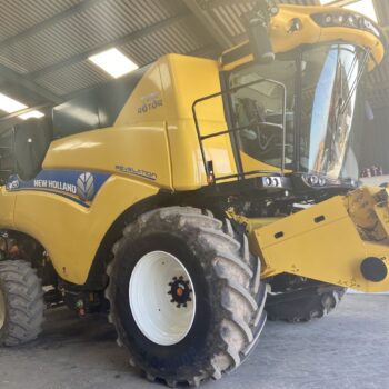 New Holland CR8.90 Combine Harvester