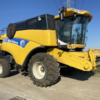 New Holland CX8060 SL Combine Harvester
