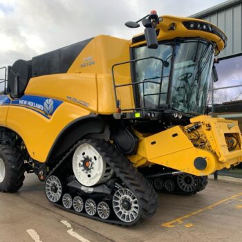 New Holland CR8.90 Combine Harvester