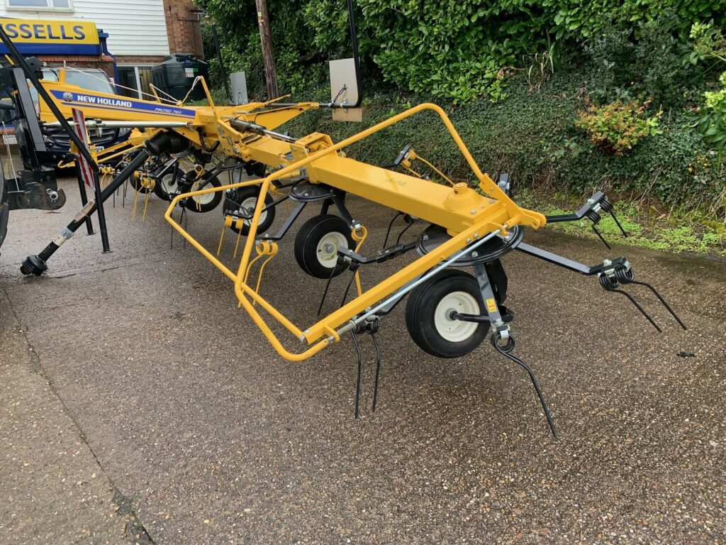 New Holland Proted 760 Mounted Tedder | Russell's