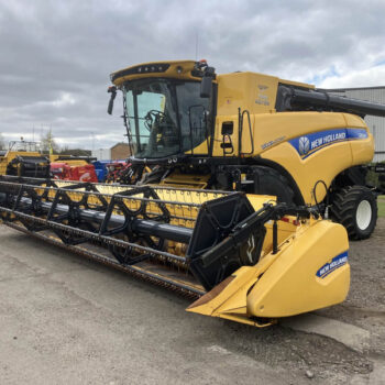 USED New Holland CR8.90 Combine Harvester For Sale
