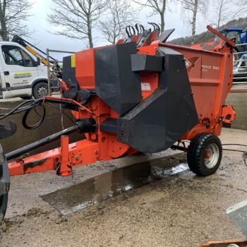 USED Kuhn Primor 3560 Bale Shredder/ Feeder For Sale
