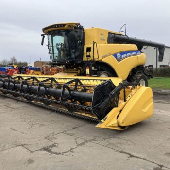 USED New Holland CR8.90 Combine Harvester For Sale