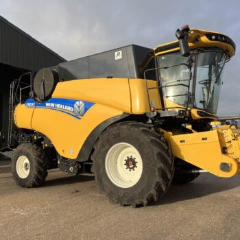 USED New Holland CR8.90 Combine Harvester For Sale