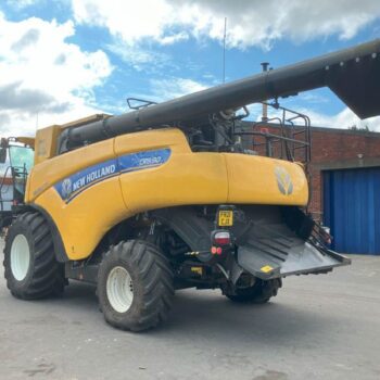 USED New Holland CR8.90 Combine Harvester For Sale