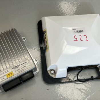 CNH LEVEL 3 AG372 RECEIVER WITH AG715 RTK RADIO AND NAV 3 CONTROLER KIT