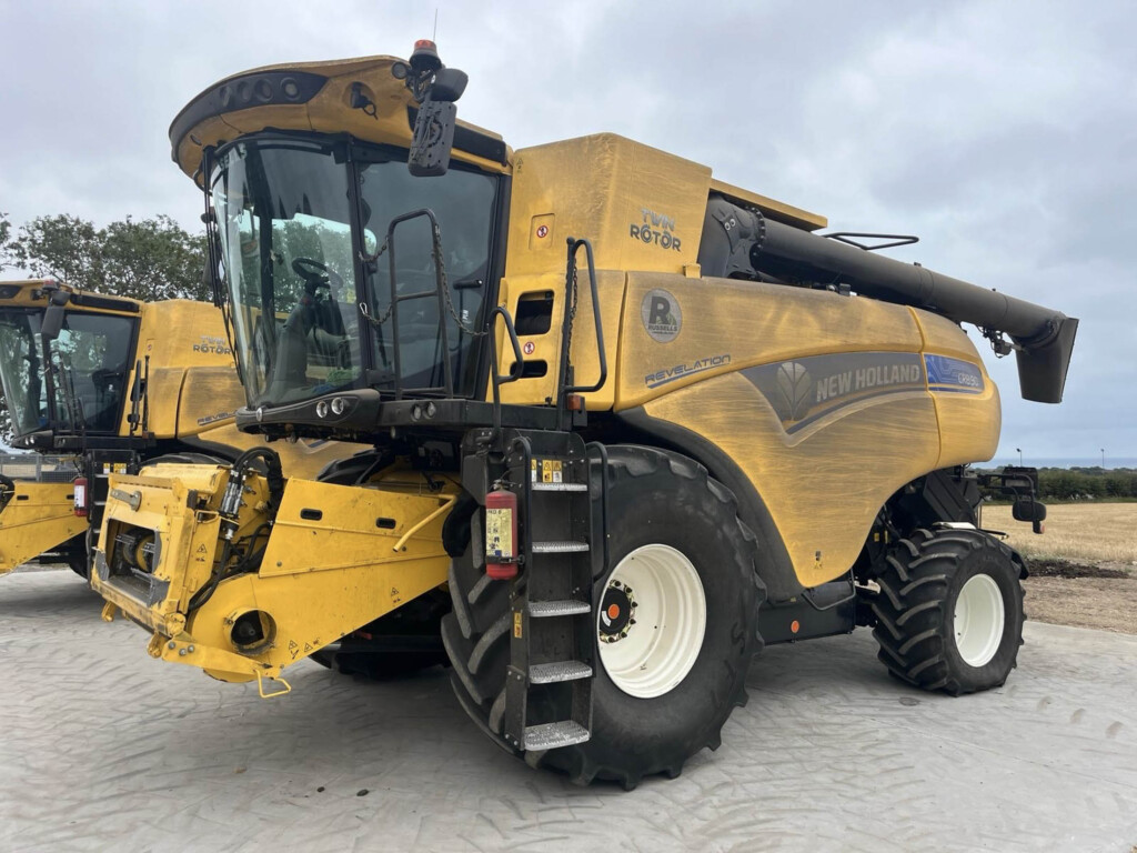 New Holland CR8 90 Combine Harvester For Sale Russell s new-holland-cr8-90-combine-harvester-for-sale-russell-s