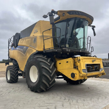 New Holland CR8.90 Combine Harvester For Sale