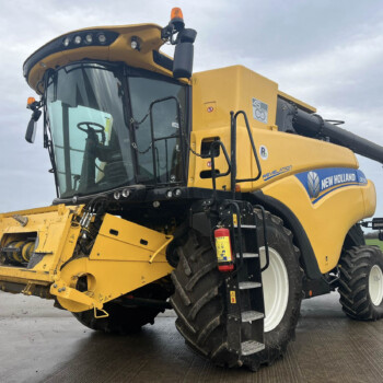 DUE IN: New Holland CR7.90 Combine Harvester For Sale