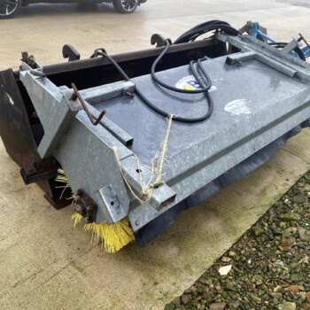 DUE IN: Slewtic/ Bainbridge Bucket Brush For Sale