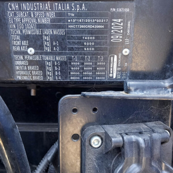 Industrial vehicle identification plate showing CNH INDUSTRIAL ITALIA S.p.A. and vehicle weights/specs (VIN, max permissible masses).