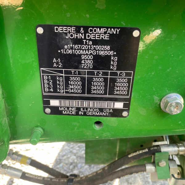 John Deere nameplate on green machinery showing model T1a and weight specifications with a barcode at the bottom.