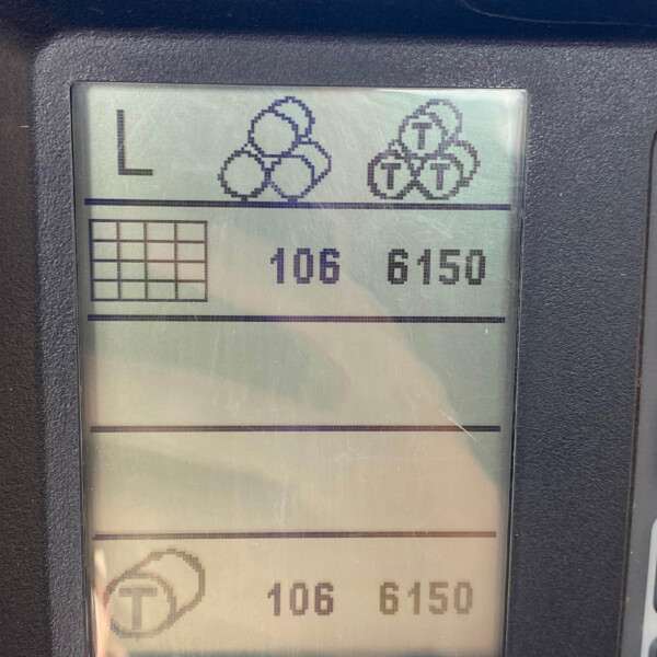 Car dashboard display panel showing a cluster of circular icons and the letters 'L', with an odometer-like readout showing numbers 106 6150.
