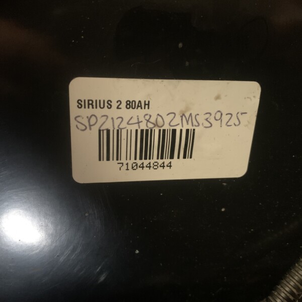 White label on a dark surface reading 'SIRIUS 2 80AH' with a barcode and handwritten code underneath.