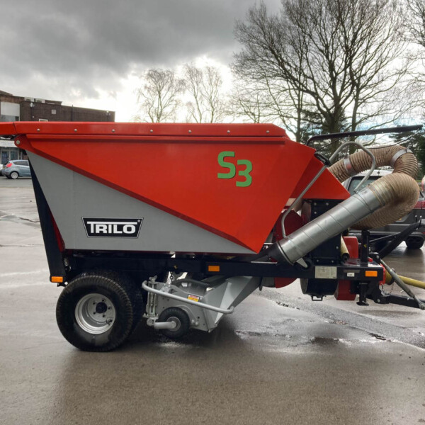 Red TRILO S53 hopper on a trailer with attached hoses in a parking lot environment.